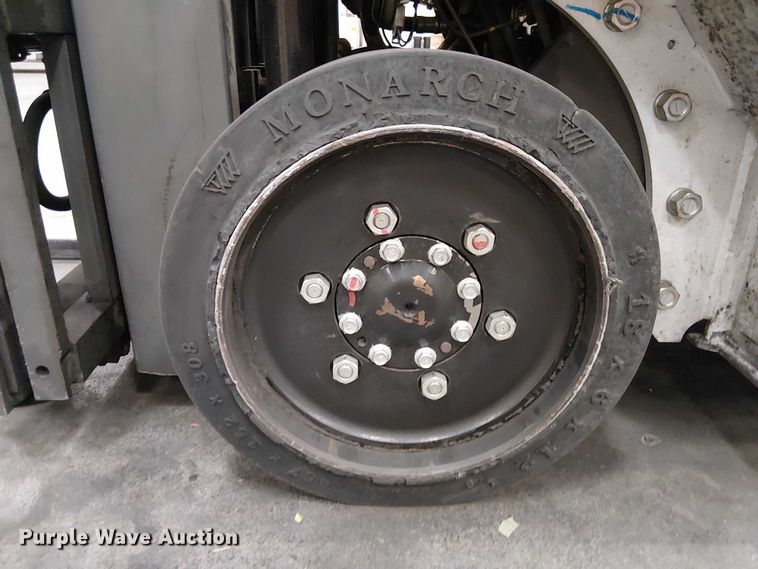 image for item EE5121 2016 UniCarriers CFS40 forklift