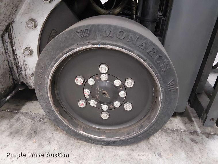 image for item EE5121 2016 UniCarriers CFS40 forklift