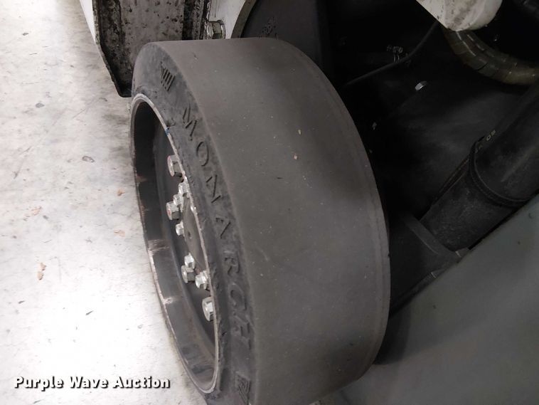 image for item EE5121 2016 UniCarriers CFS40 forklift