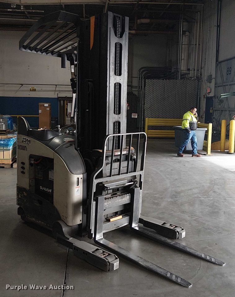 image for item EE5130 2015 Crown RM6025-45 reach truck
