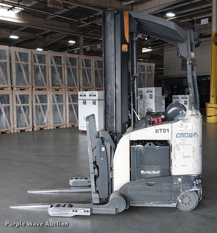 image for item EE5130 2015 Crown RM6025-45 reach truck