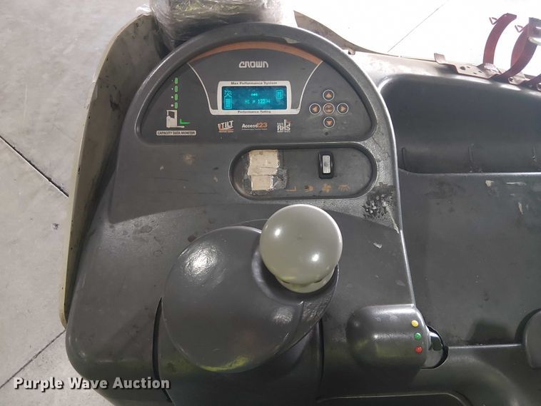 image for item EE5130 2015 Crown RM6025-45 reach truck