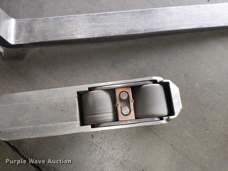 image for item EE5130 2015 Crown RM6025-45 reach truck