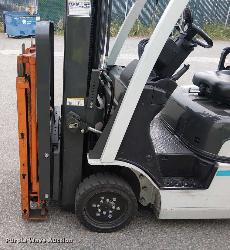 image for item EE5132 2017 UniCarriers CFS40 forklift
