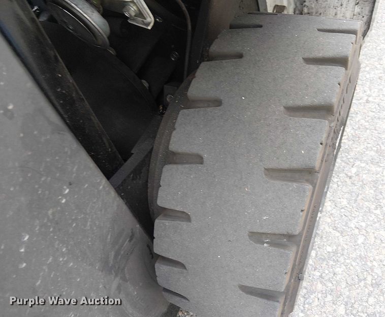 image for item EE5132 2017 UniCarriers CFS40 forklift