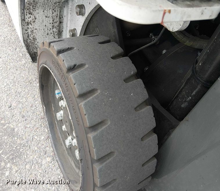 image for item EE5132 2017 UniCarriers CFS40 forklift