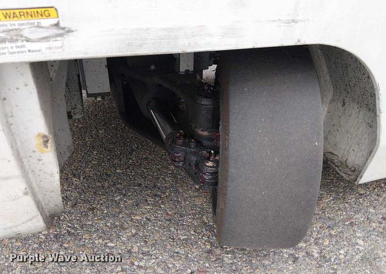 image for item EE5132 2017 UniCarriers CFS40 forklift