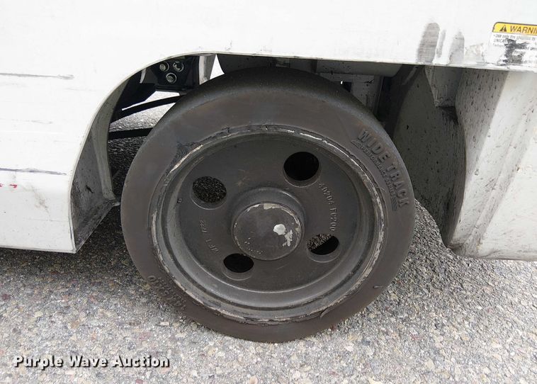 image for item EE5132 2017 UniCarriers CFS40 forklift