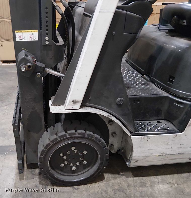image for item EE5134 2017 UniCarriers CFS40 forklift