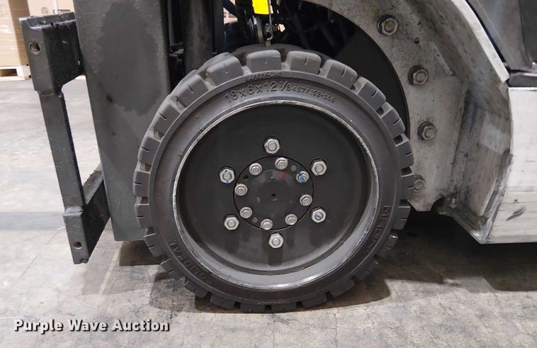 image for item EE5134 2017 UniCarriers CFS40 forklift