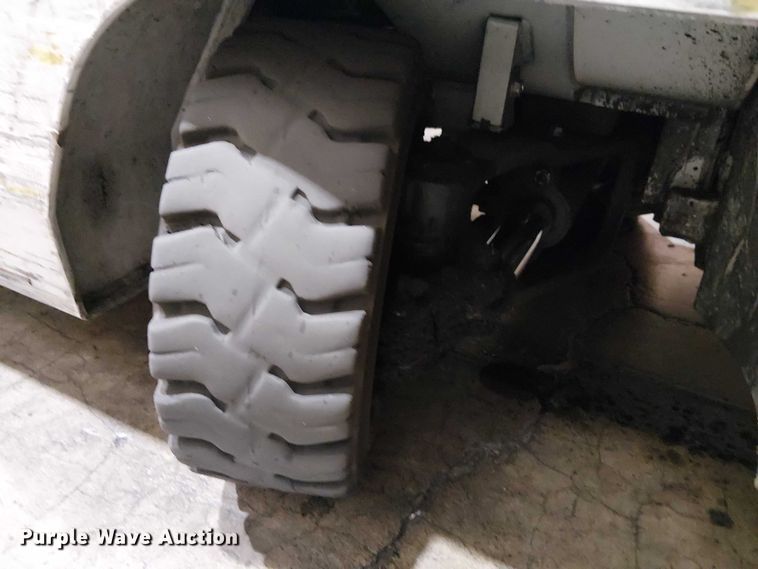 image for item EE5134 2017 UniCarriers CFS40 forklift