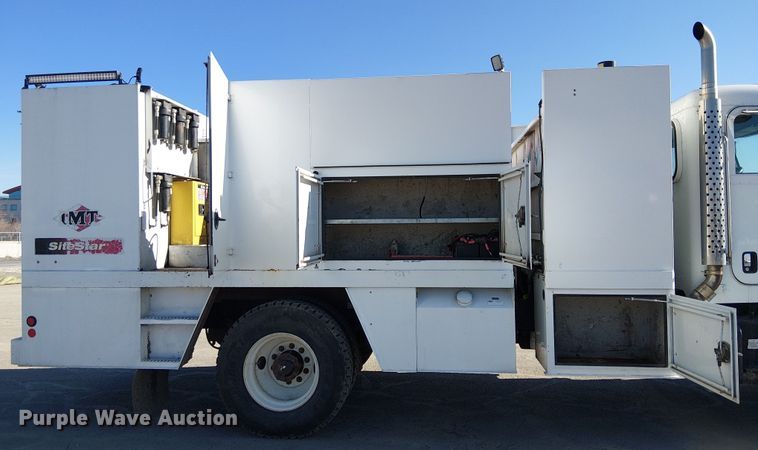 image for item EE5149 2007 Peterbilt 335 utility / service truck