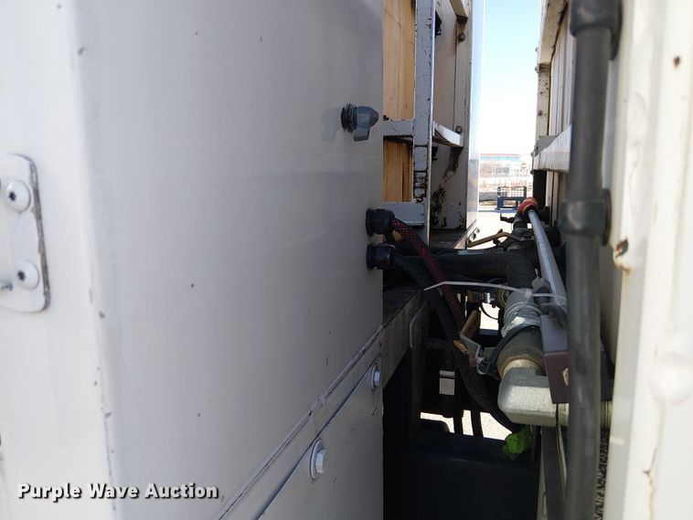 image for item EE5149 2007 Peterbilt 335 utility / service truck