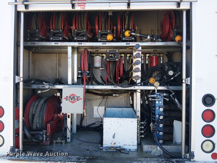 image for item EE5149 2007 Peterbilt 335 utility / service truck