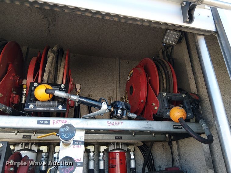 image for item EE5149 2007 Peterbilt 335 utility / service truck