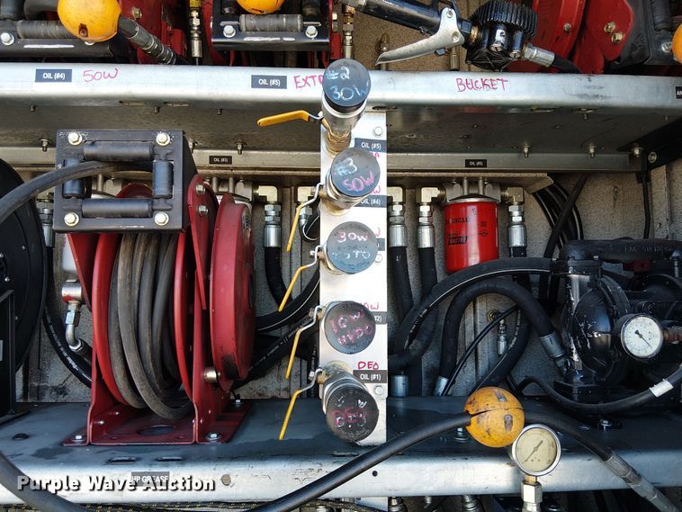 image for item EE5149 2007 Peterbilt 335 utility / service truck