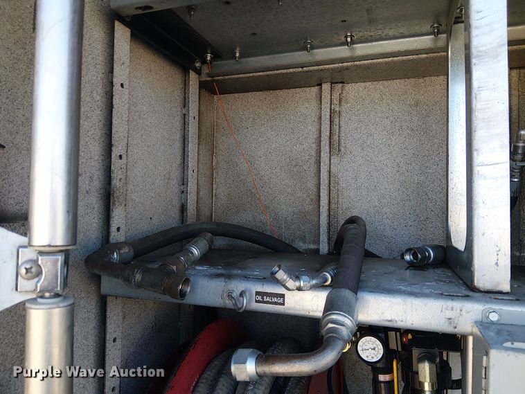 image for item EE5149 2007 Peterbilt 335 utility / service truck