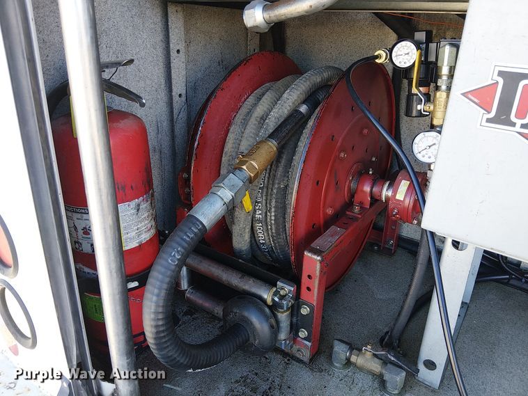 image for item EE5149 2007 Peterbilt 335 utility / service truck