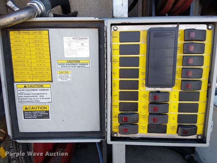 image for item EE5149 2007 Peterbilt 335 utility / service truck