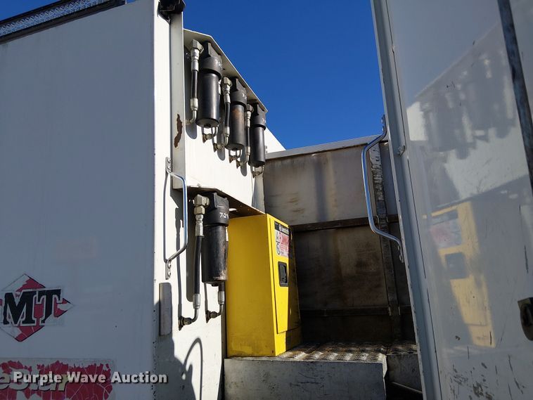 image for item EE5149 2007 Peterbilt 335 utility / service truck