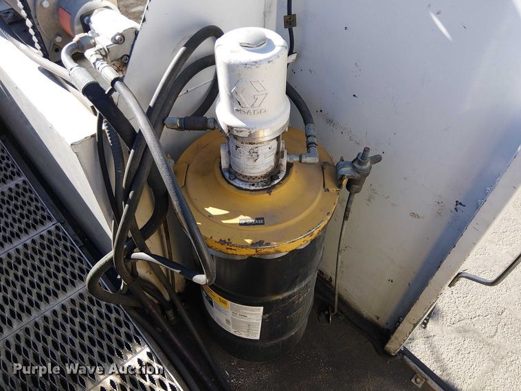 image for item EE5149 2007 Peterbilt 335 utility / service truck