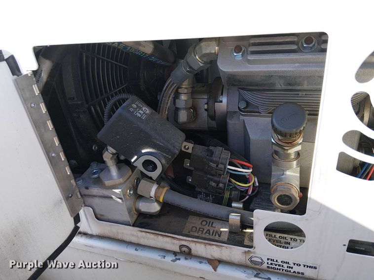 image for item EE5149 2007 Peterbilt 335 utility / service truck