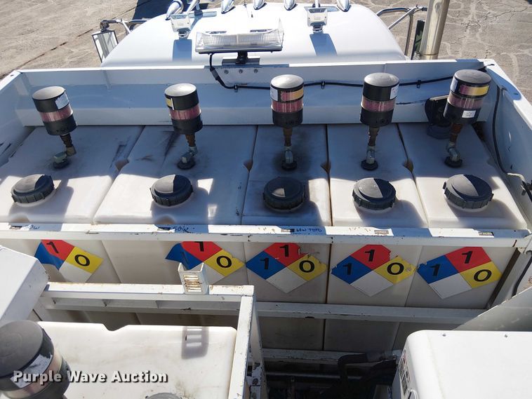 image for item EE5149 2007 Peterbilt 335 utility / service truck