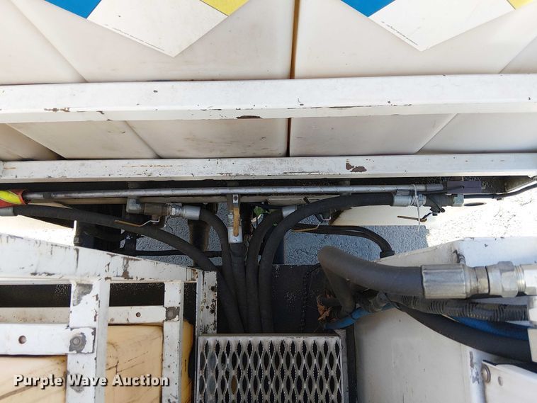 image for item EE5149 2007 Peterbilt 335 utility / service truck