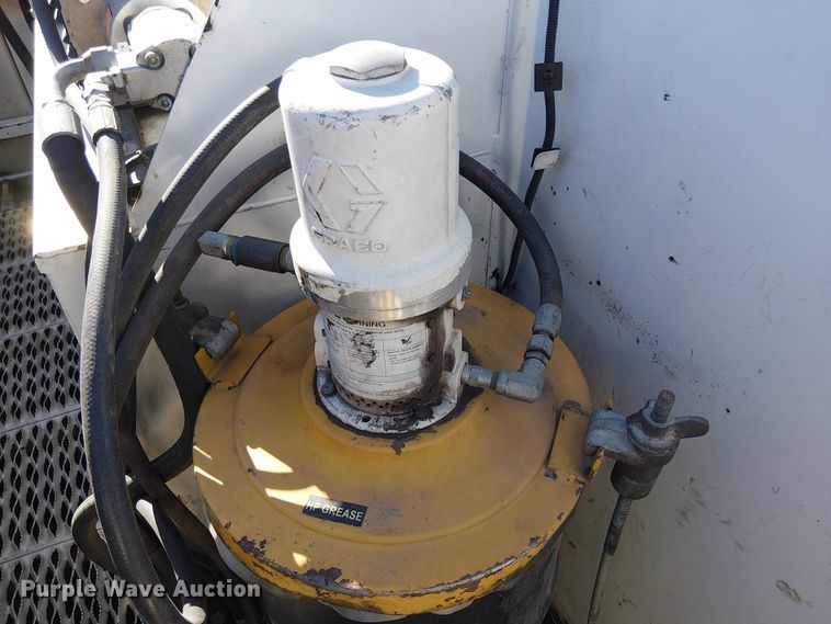 image for item EE5149 2007 Peterbilt 335 utility / service truck