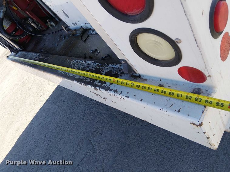 image for item EE5149 2007 Peterbilt 335 utility / service truck