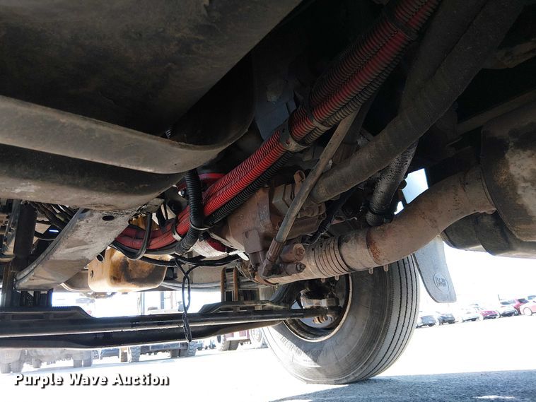 image for item EE5149 2007 Peterbilt 335 utility / service truck