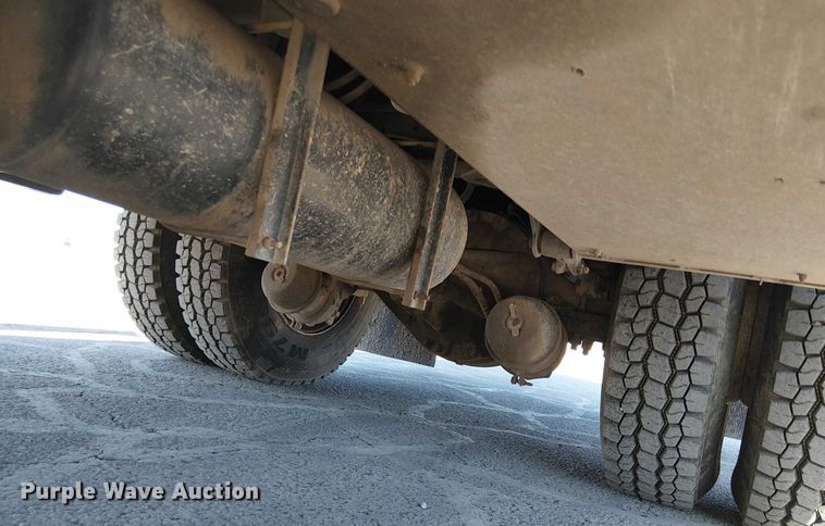 image for item EE5149 2007 Peterbilt 335 utility / service truck