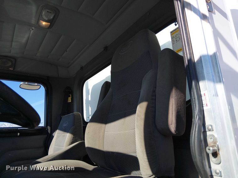 image for item EE5149 2007 Peterbilt 335 utility / service truck