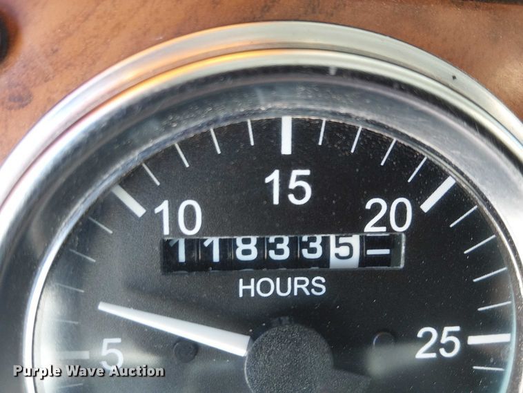 image for item EE5149 2007 Peterbilt 335 utility / service truck