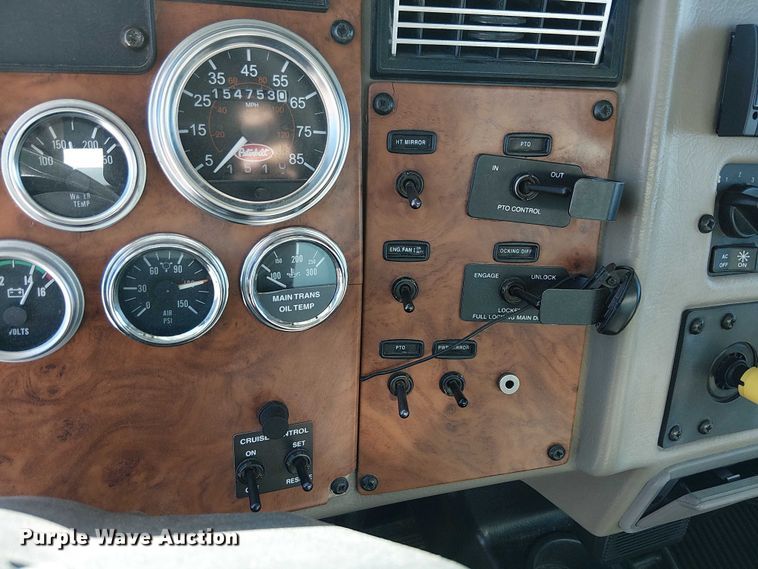 image for item EE5149 2007 Peterbilt 335 utility / service truck