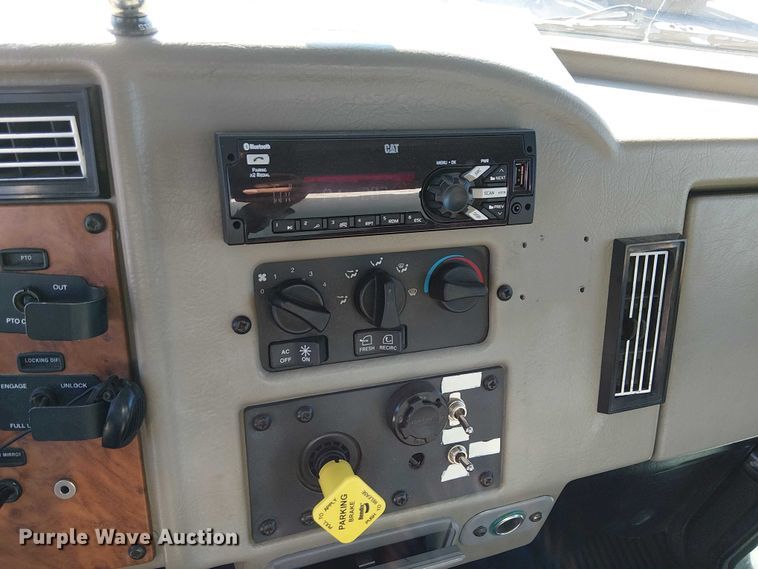 image for item EE5149 2007 Peterbilt 335 utility / service truck