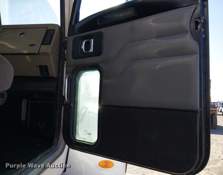 image for item EE5149 2007 Peterbilt 335 utility / service truck