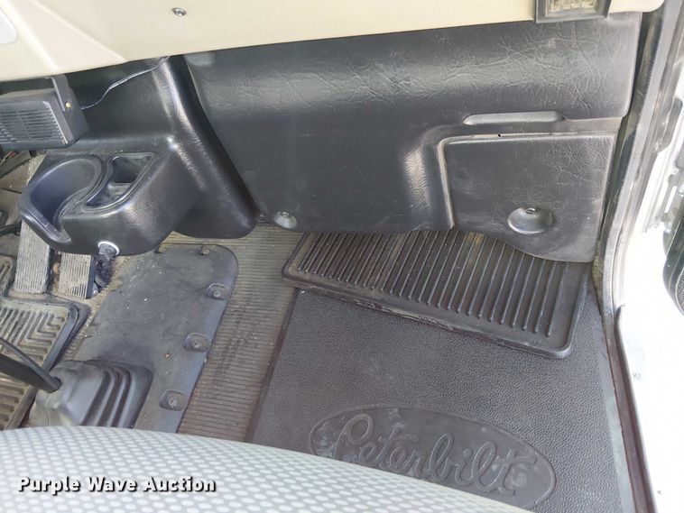 image for item EE5149 2007 Peterbilt 335 utility / service truck