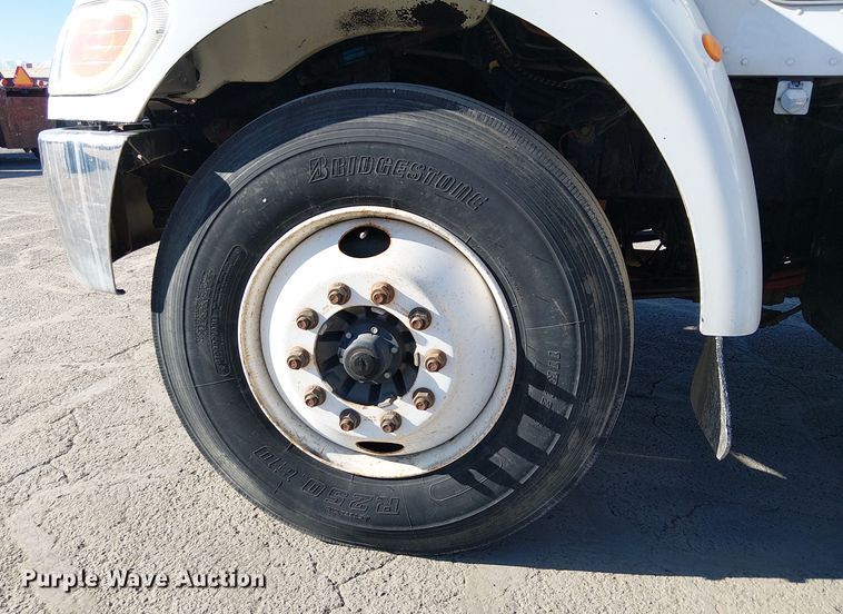 image for item EE5149 2007 Peterbilt 335 utility / service truck