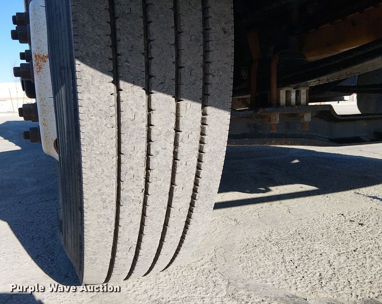 image for item EE5149 2007 Peterbilt 335 utility / service truck