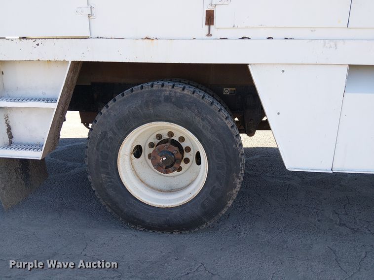 image for item EE5149 2007 Peterbilt 335 utility / service truck