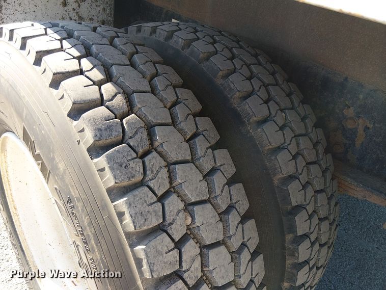 image for item EE5149 2007 Peterbilt 335 utility / service truck