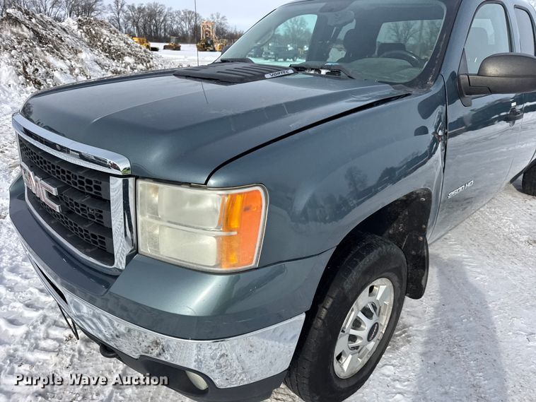 image for item EF2370 2011 GMC Sierra 2500HD Ext. Cab pickup truck