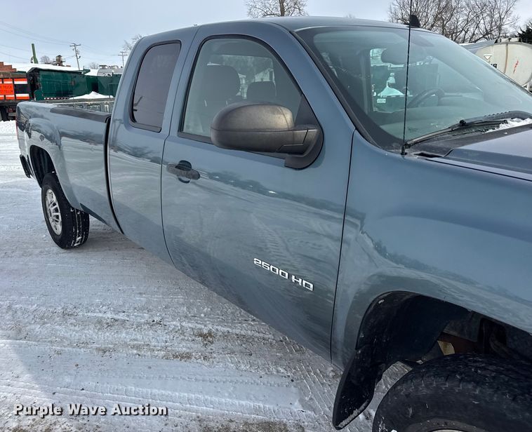 image for item EF2370 2011 GMC Sierra 2500HD Ext. Cab pickup truck