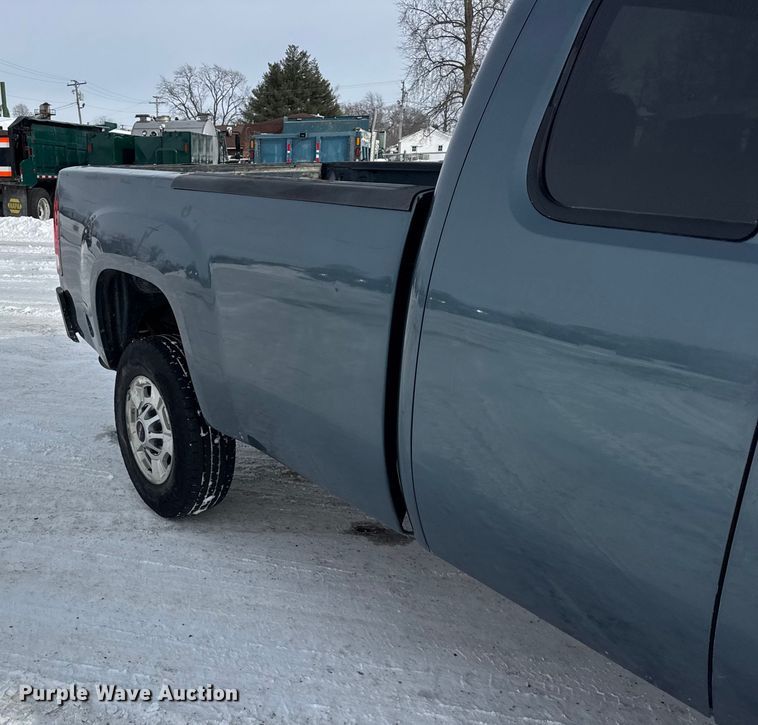 image for item EF2370 2011 GMC Sierra 2500HD Ext. Cab pickup truck