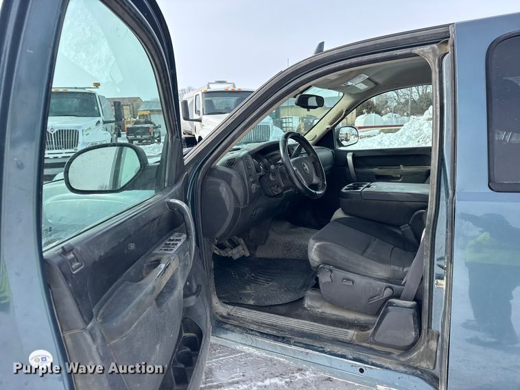 image for item EF2370 2011 GMC Sierra 2500HD Ext. Cab pickup truck