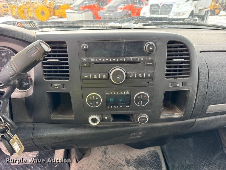 image for item EF2370 2011 GMC Sierra 2500HD Ext. Cab pickup truck