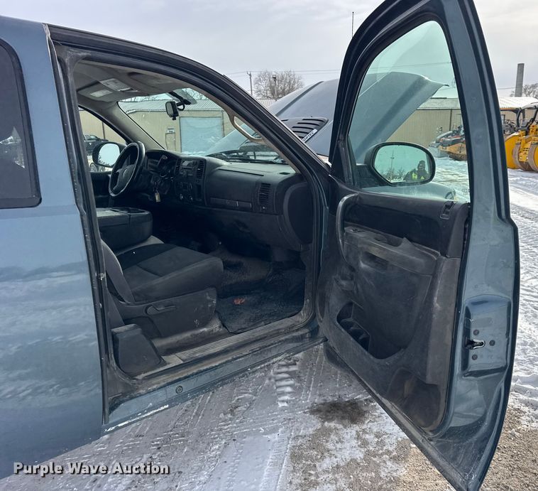 image for item EF2370 2011 GMC Sierra 2500HD Ext. Cab pickup truck