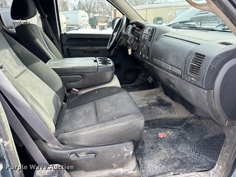 image for item EF2370 2011 GMC Sierra 2500HD Ext. Cab pickup truck