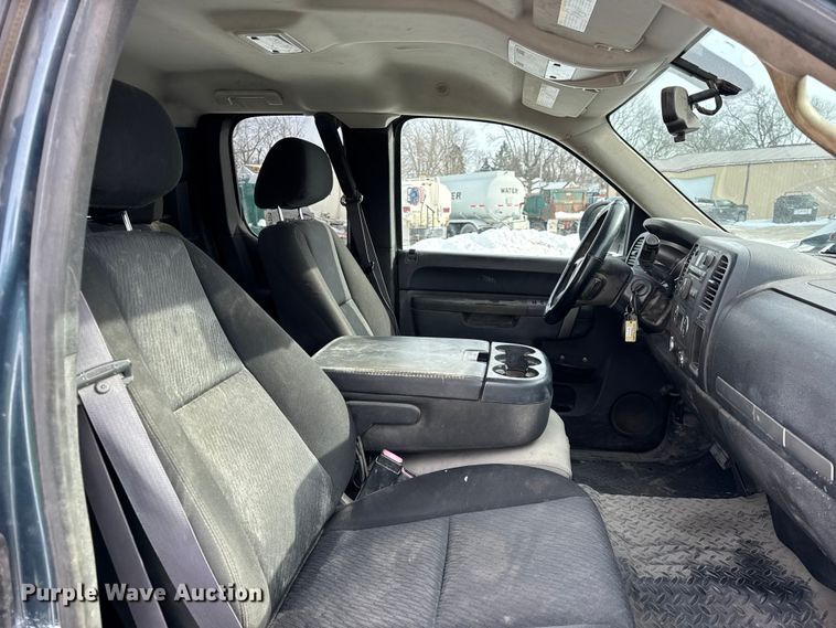 image for item EF2370 2011 GMC Sierra 2500HD Ext. Cab pickup truck